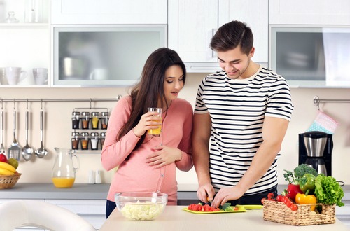 pregnant cooking m
