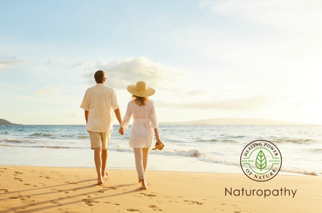 mature couple walking on the beach-eyecatch