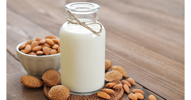 アーモンドミルクは豆乳、牛乳など他のミルク類で代用可能