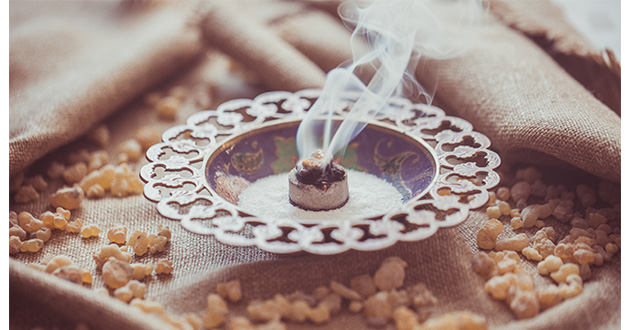 フランキンセンスの神秘的な香りは、瞑想や宗教儀式に使われてきた