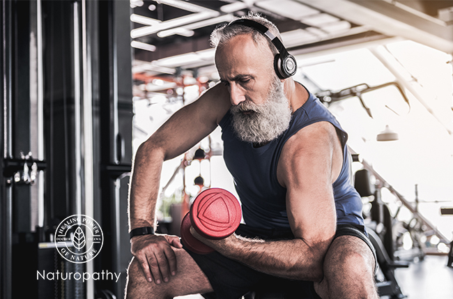 elderly pumping dumbbell-eyecatch