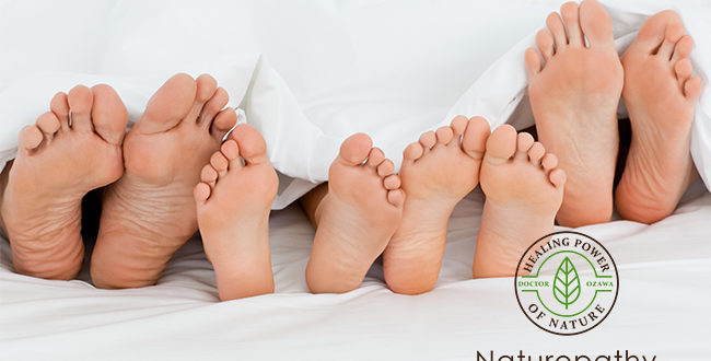 family with their feet showing-eyecatch